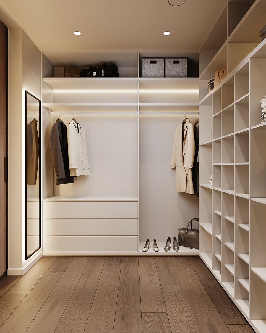 Large bright apartment for a creative family, wardrobe, photo 1